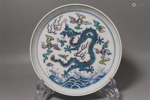 A Chinese Dou-Cai Glazed Porcelain Plate