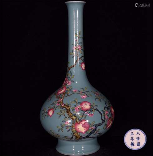 A Chinese Enamel Glazed Porcelain Vase