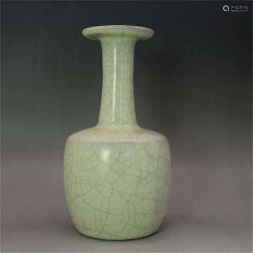 A Chinese Guan-Type Glazed Porcelain Vase