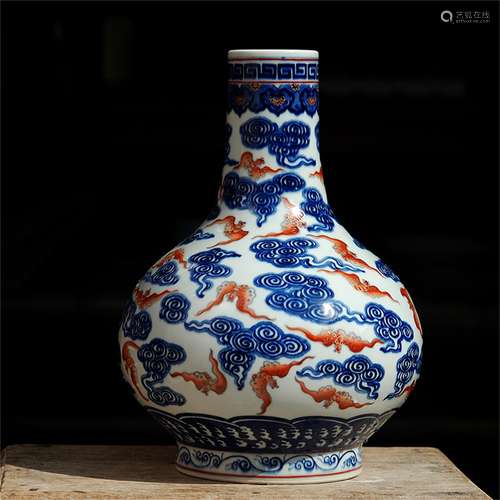 A Chinese Blue and White Porcelain Vase