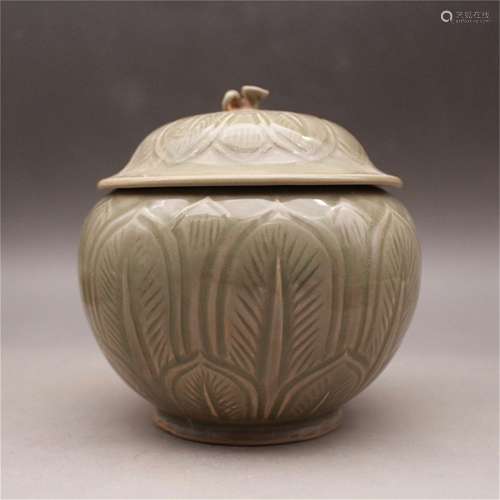 A Chinese Yue-Type Celadon Glazed Porcelain Jar with Cover