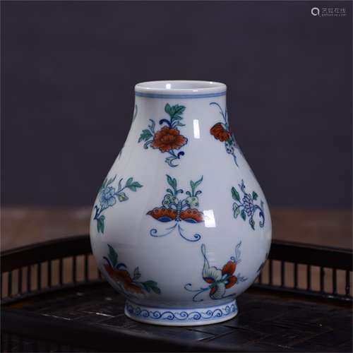 A Chinese Dou-Cai Glazed Porcelain Vase