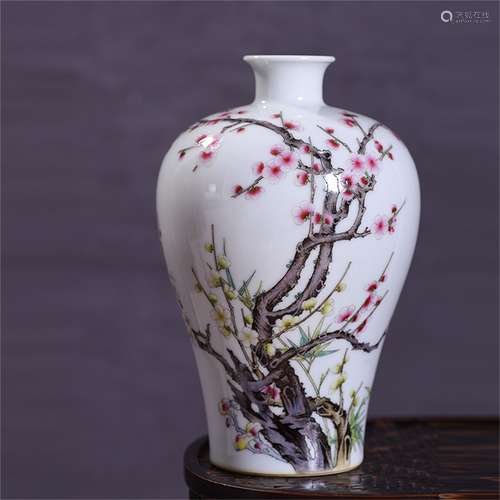 A Chinese Famille-Rose Porcelain Vase