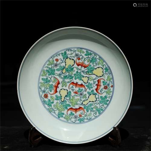 A Chinese Dou-Cai Glazed Porcelain Plate