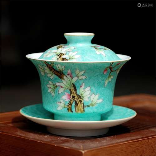 A Chinese Famille-Rose Porcelain Bowl with Cover