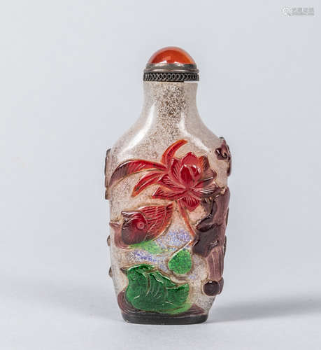 Chinese Carved Overlay Glass Snuff Bottle