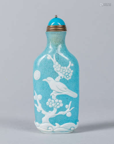 Chinese Carved Overlay Glass Snuff Bottle
