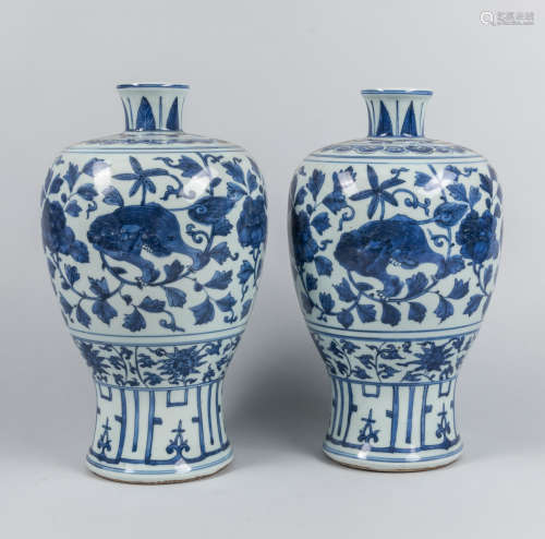 Pairs of Chinese Export Blue & White porcelain Vases