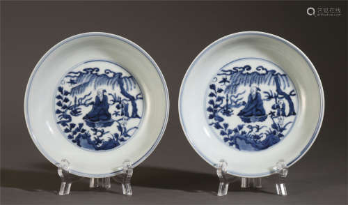 A PAIR OF CHINESE BLUE AND WHITE PORCELAIN DISH