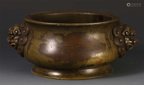 A CHINESE ANCIENT BRONZE DOUBLE BEAST HANDLE CENSER