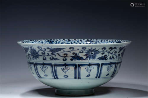 CHINESE BLUE AND WHITE PORCELAIN FLOWER BOWL