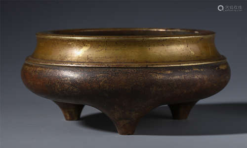 A CHINESE ANCIENT BROZNE TRIPLE FEET CENSER