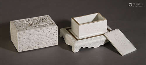 A CHINESE PORCELAIN WHITE GLAZED CARVED SEAL BOX