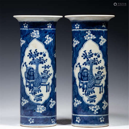 A PAIR OF CHINESE BLUE AND WHITE PORCELAIN FLOWER HOLDER