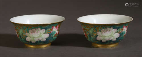 A PAIR OF CHINESE FAMILLE ROSE PORCELAIN LOTUS PATTERN CUP