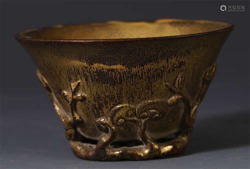 A CHINESE AGALWOOD CARVEDGILT LACQUERED LIBATION CUP