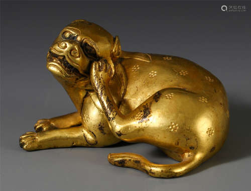 A CHINESE GILT BRONZE BEAST TABLE ITEM