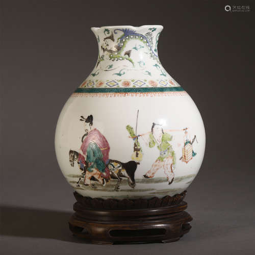 A CHINESE FAMILLE ROSE PORCELAIN FIGURE VASE