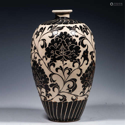 CHINESE PORCELAIN FLOWER MEIPING VASE