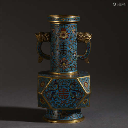 A CHINESE CLOISONNE FLOWER DOUBLE HANDLE SQUARE VASE