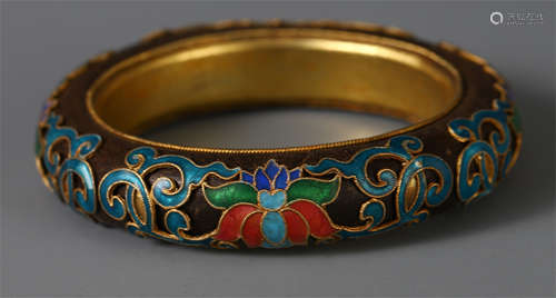 A CHINESE AGALWOOD INLAID GILT ENAMELING BRACELET