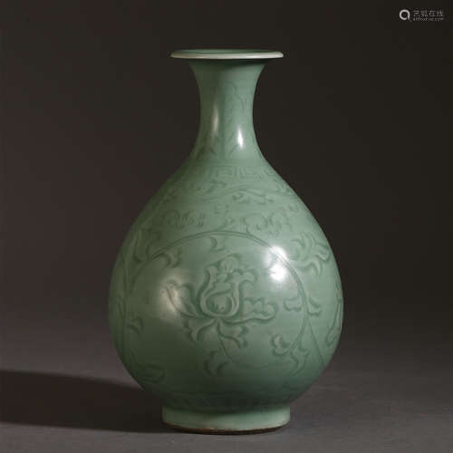 A CHINESE PORCELAIN CELADON GLAZE YUHUCHUN VASE