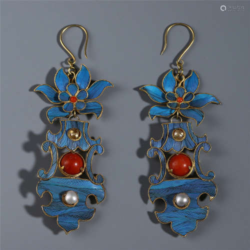 PAIR OF CHINESE GILT SILVER KINGFISHER FEATHER DECORATED EARRINGS