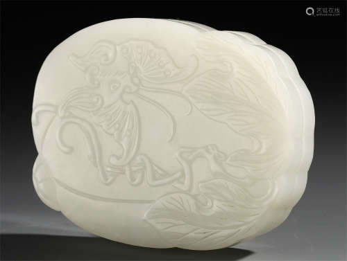 A CHINESE FLOWER AND BIRD PATTERN JADE BOX