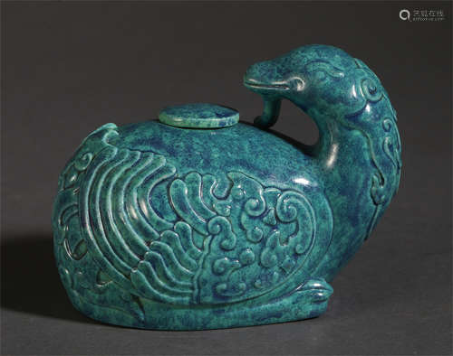 A CHINESE PORCELAIN PHOENIX SHAPED WATER POT