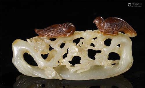 A CHINESE CARVED JADE OPENWORK FLOWER AND BIRD TABLE ITEM