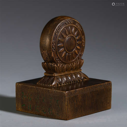 A CHINESE AGALWOOD CARVED SQUARE SEAL