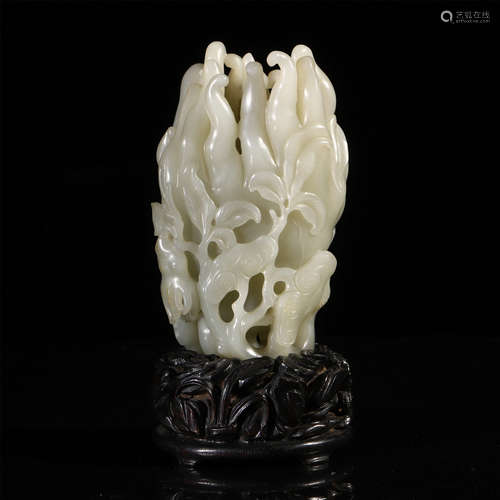 A CHINESE JADE CARVED BUDDHA HAND TABLE ITEM