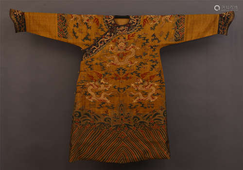 A CHINESE EMBROIDERY DRAGON TMPERIAL ROBE