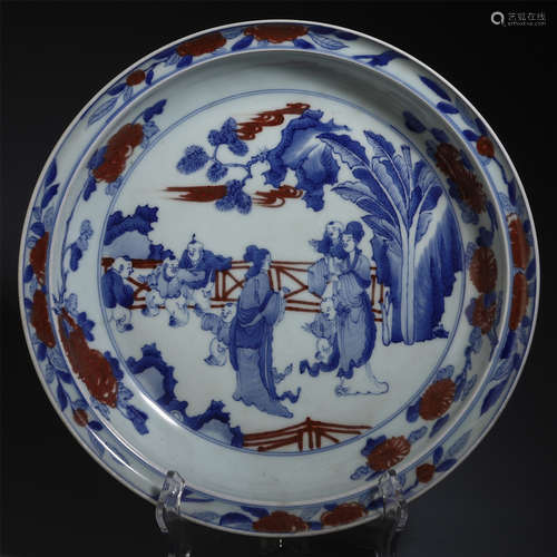 A CHINESE BLUE AND WHITE PORCELAIN UNDERGLAZED RED VIEWS PALTE