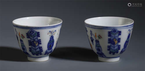 A PAIR OF CHINESE BLUE AND WHITE PORCELAIN CUP