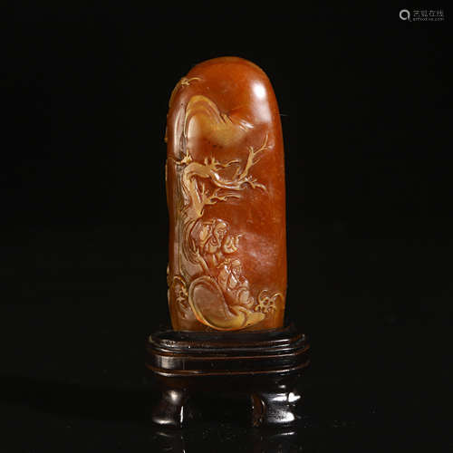 A CHINESE TIANHUANG STONE CARVED FIGURE TABLE ITEM