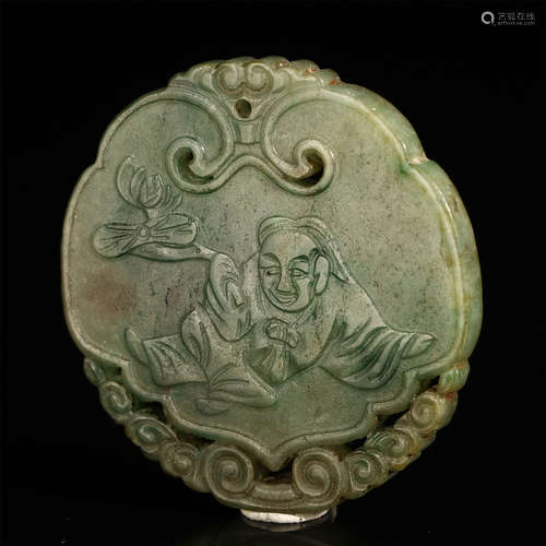 A CHINESE ANCIEN JADEITE CARVED FIGURE PLAQUE PENDANT