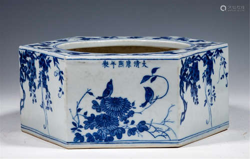 CHINESE BLUE AND WHITE PORCELAIN HEXAGONAL BRUSH WATER