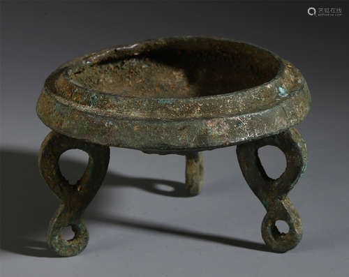 A CHINESE ANCIENT BRONZE TRIPLE FEET CENSER