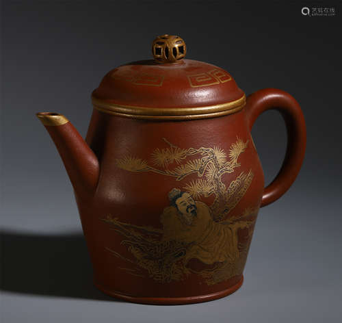 A CHINESE ZISHA CLAY GILT-DECORATED TEA POT