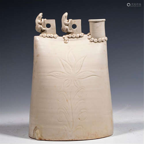 CHINESE PORCELAIN CARVED KETTLE