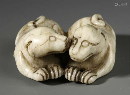 A CHINESE DOUBLE BEAST SHAPE CARVED JADE TABLE ITEM