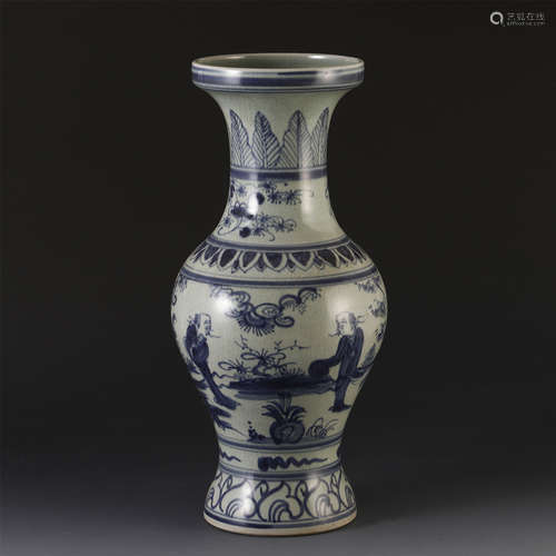 A CHINESE BLUE AND WHITE PORCELAIN PORCELAIN FIGURE VASE