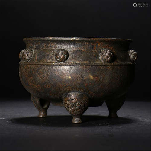 A CHINESE ANCIENT BRONZE CARVED TRIPLE FEET CENSER