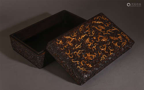 A CHINESE ROSEWOOD CARVED DRAGON PATTERN RECTANGULAR BOX