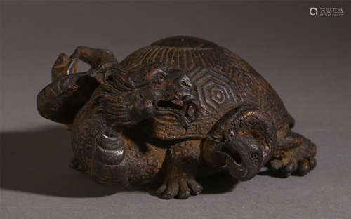 A CHINESE AGALWOOD CARVED TORTOISE SHAPED