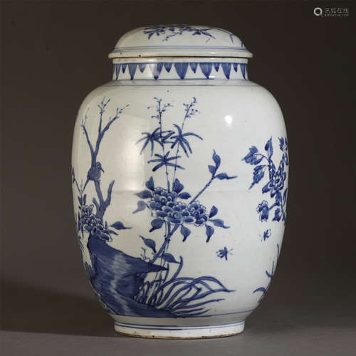 A CHINESE BLUE AND WHITE PORCELAIN LIDDED JAR