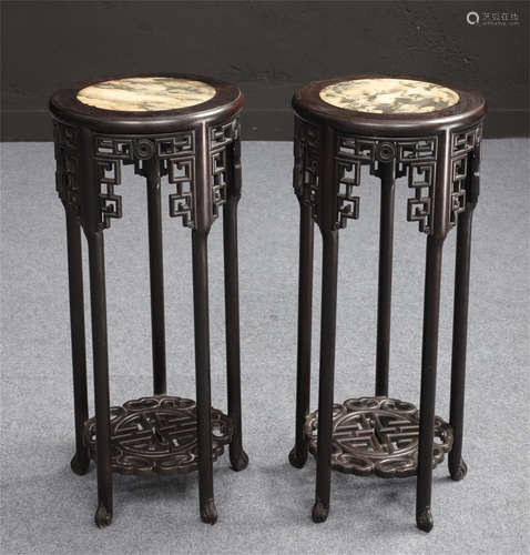 PAIR OF CHINESE CARVED ROSEWOOD TABLEPAIR OF OLD MAHOGANY ROUND TABLE