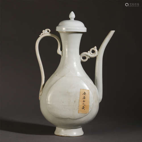 A CHINESE PORCELAIN WHITE GLAZED KETTLE