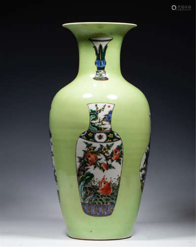 AN UNUSUAL CHINESE PORCELAIN GREEN GLAZE VASE